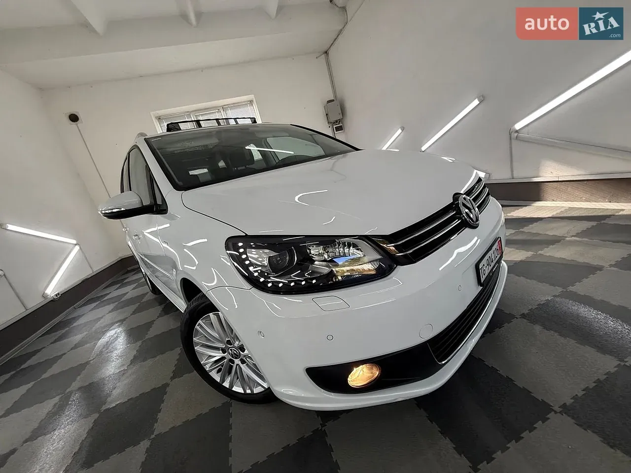 Volkswagen Touran 2014 photo 3