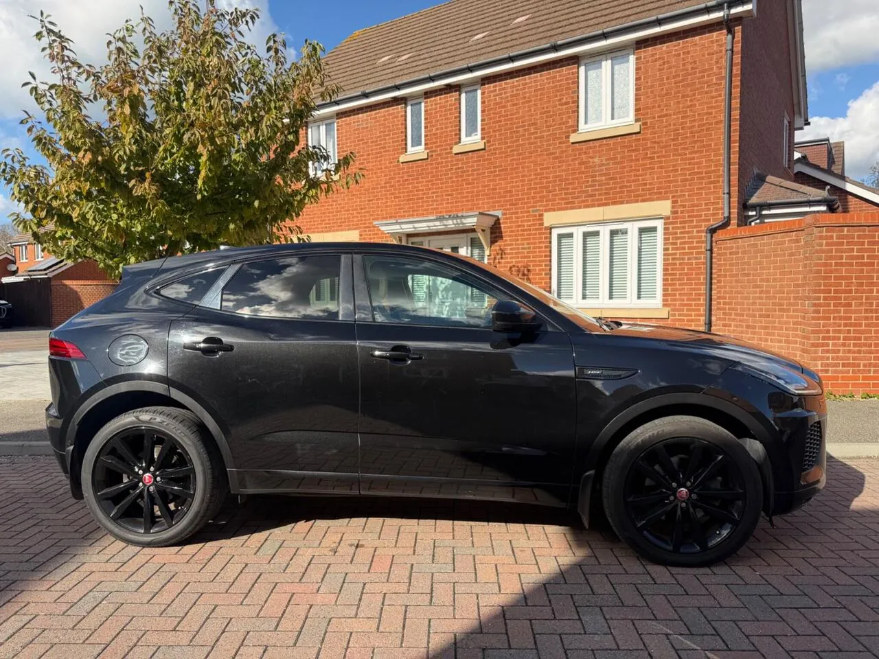 Jaguar E-Pace 2018 photo 4