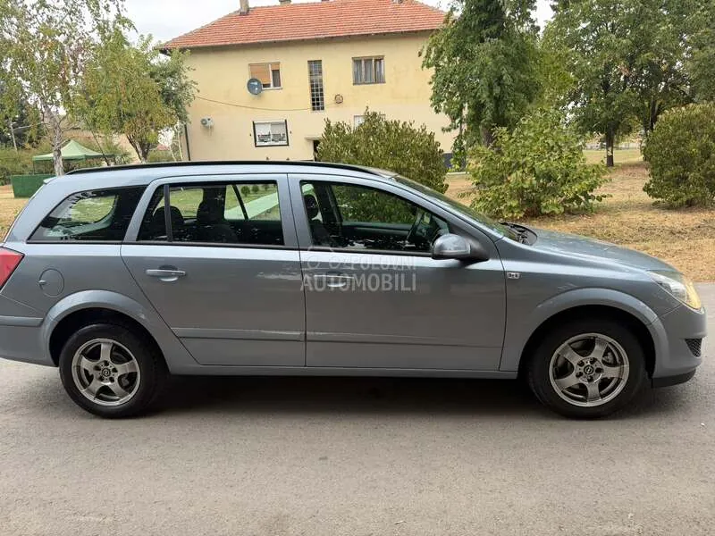 Opel Astra H 2008 photo 4