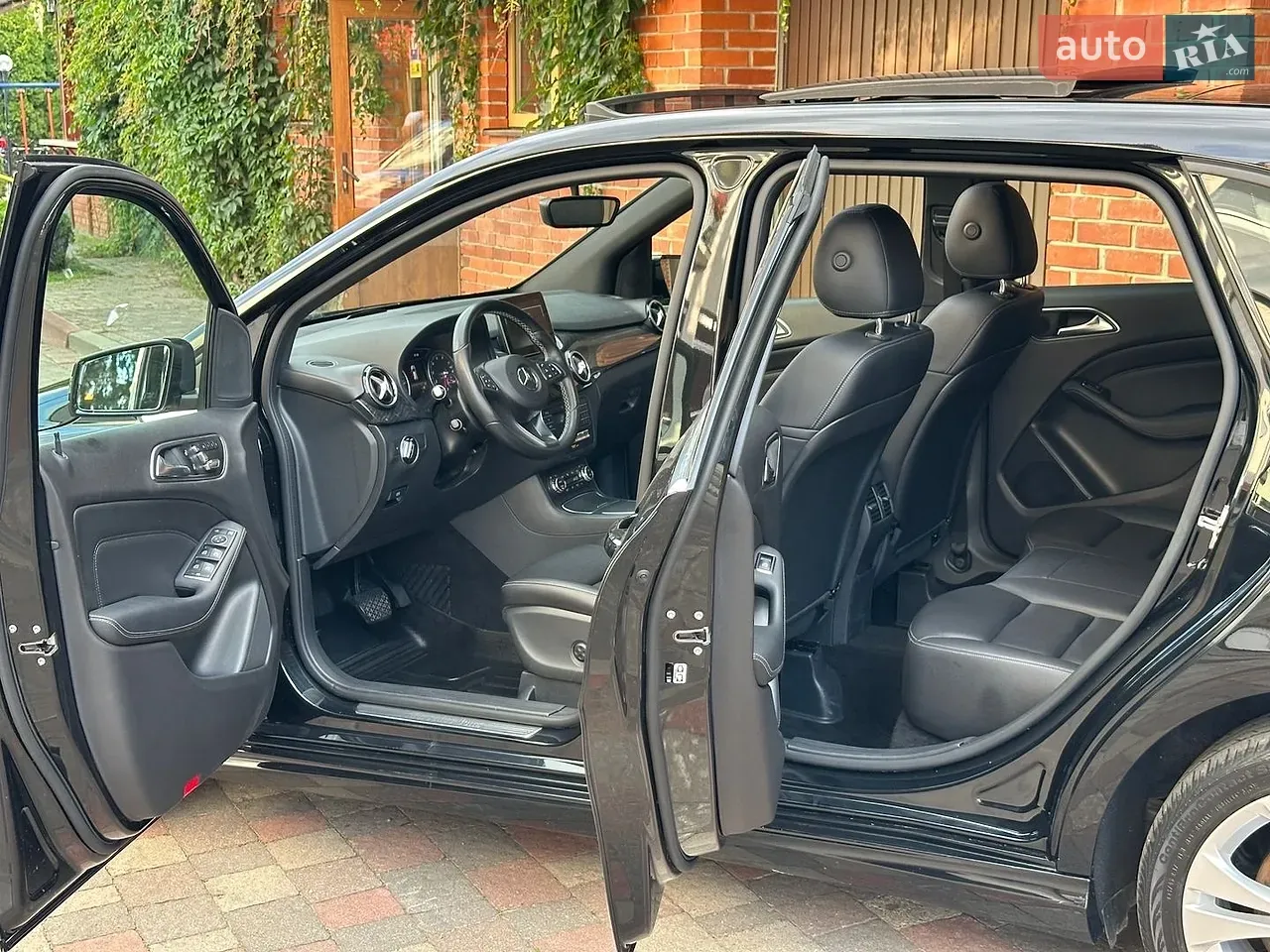 Mercedes-Benz B-Class 2017 photo 2