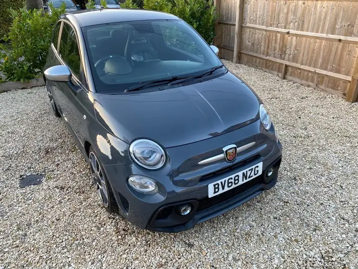 Abarth 595 2018 photo 2