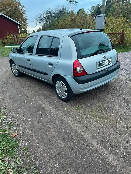 Renault Clio 2003 photo 2