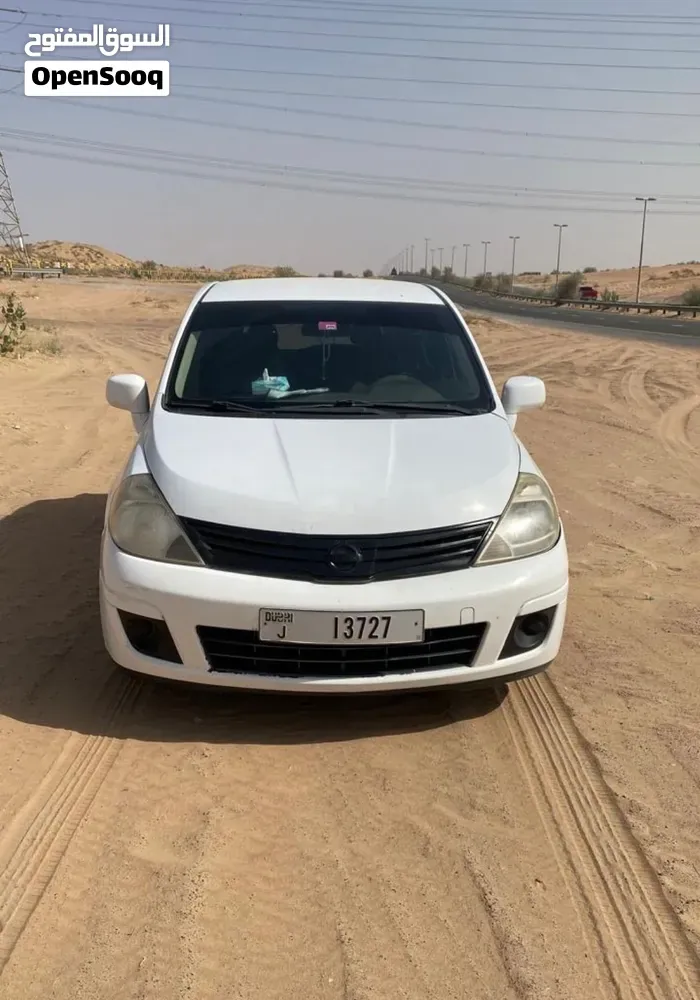 Nissan Tiida 2011 photo 3