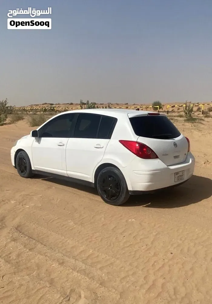 Nissan Tiida 2011 photo 2