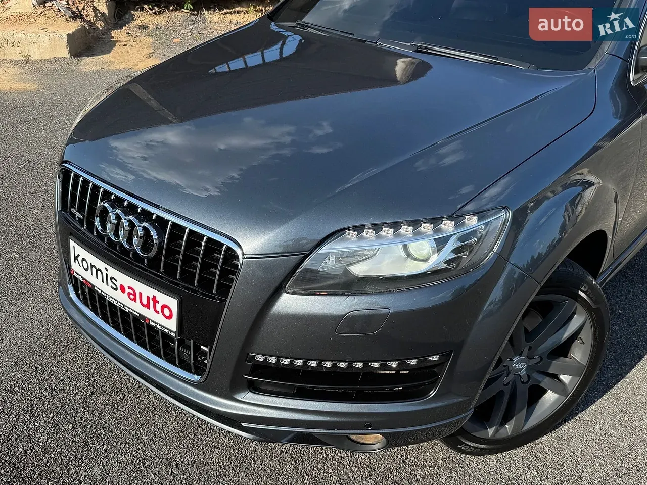 Audi Q7 2012 photo 3