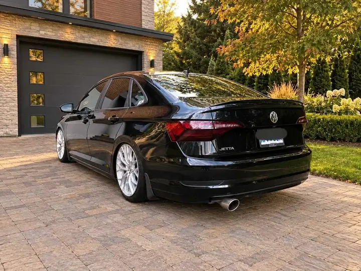 Volkswagen Jetta 2019 photo 2