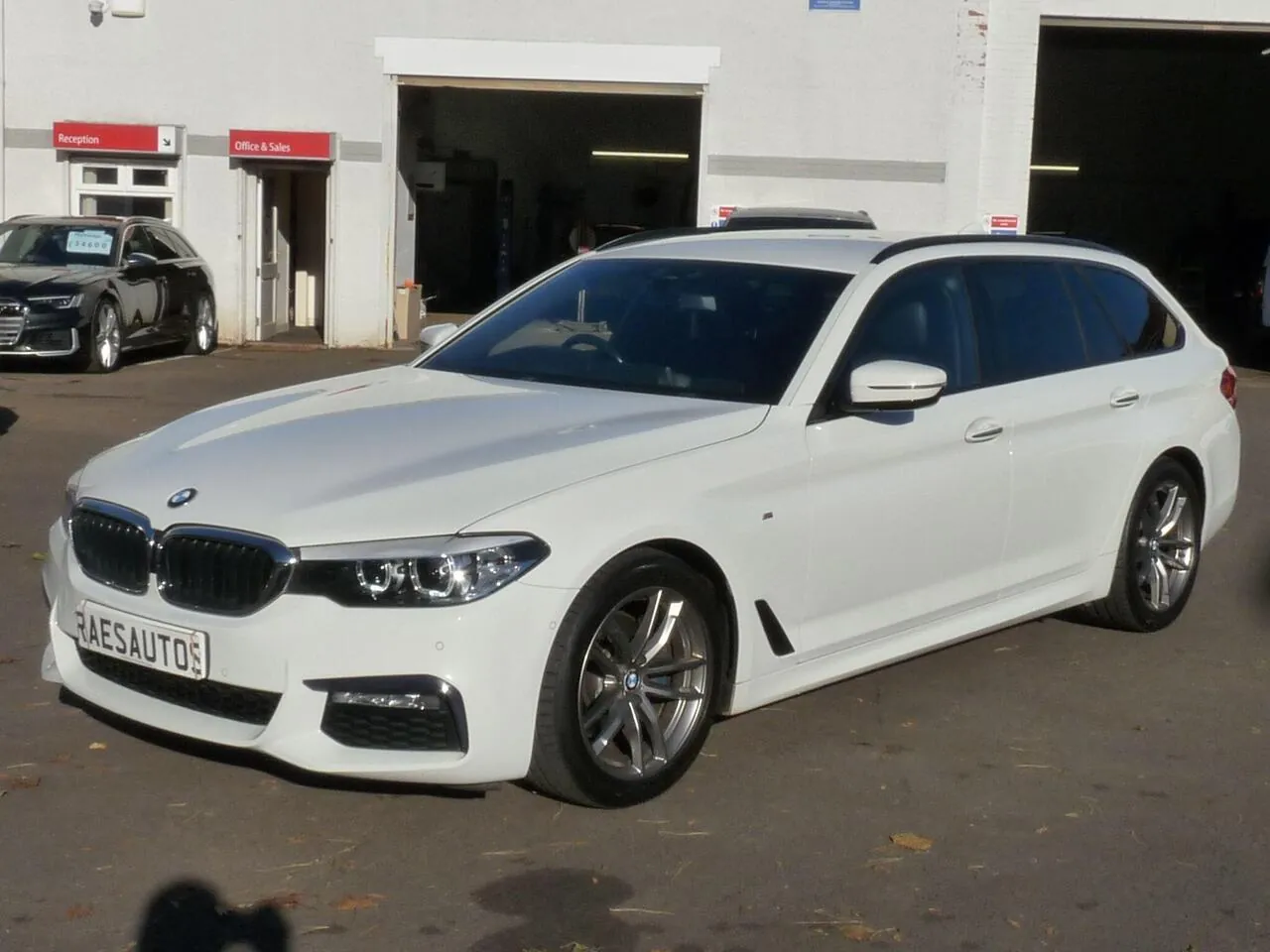 BMW 5 Series 2018 photo 2