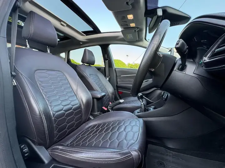 Ford Fiesta 2018 photo 2