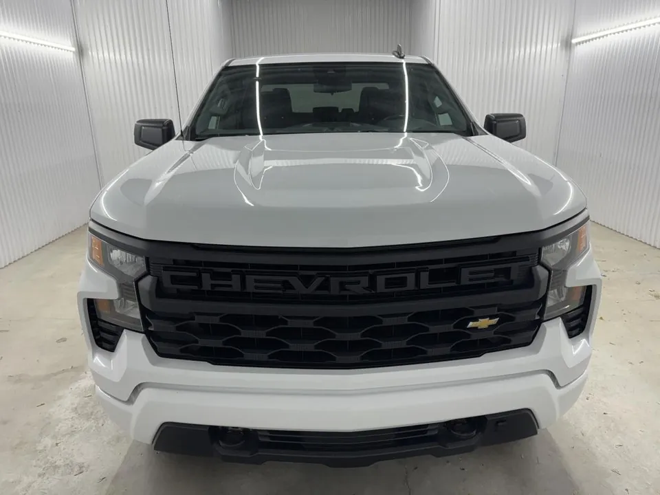 Chevrolet Silverado 1500 2023 photo 2