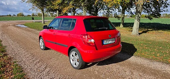 Skoda Fabia 2008 photo 2