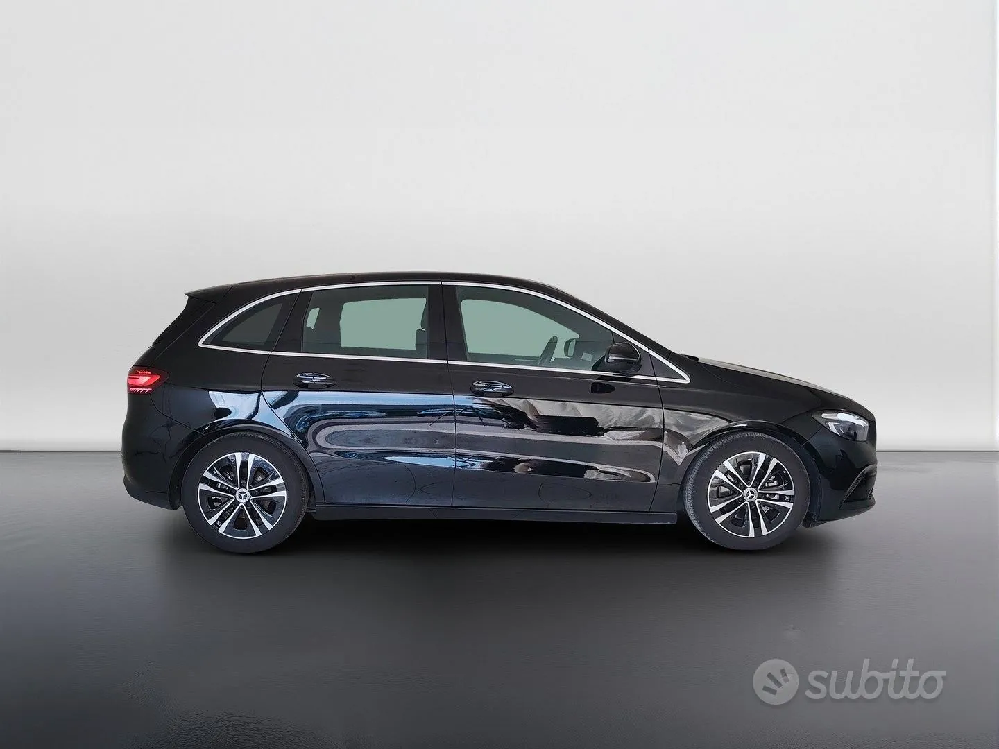 Mercedes-Benz C-Class 2025 photo 4