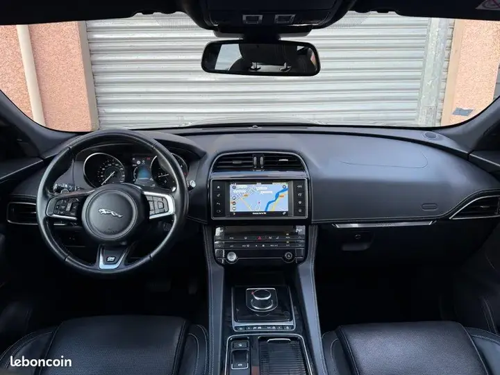 Jaguar F-Pace 2018 photo 5
