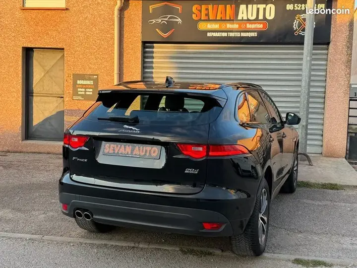 Jaguar F-Pace 2018 photo 2