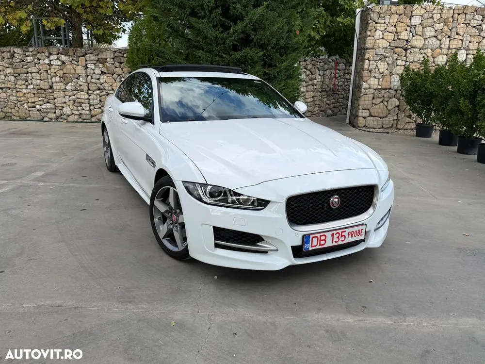Jaguar Xe 2017 photo 2