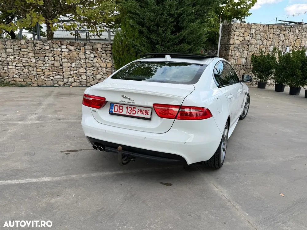 Jaguar Xe 2017 photo 4