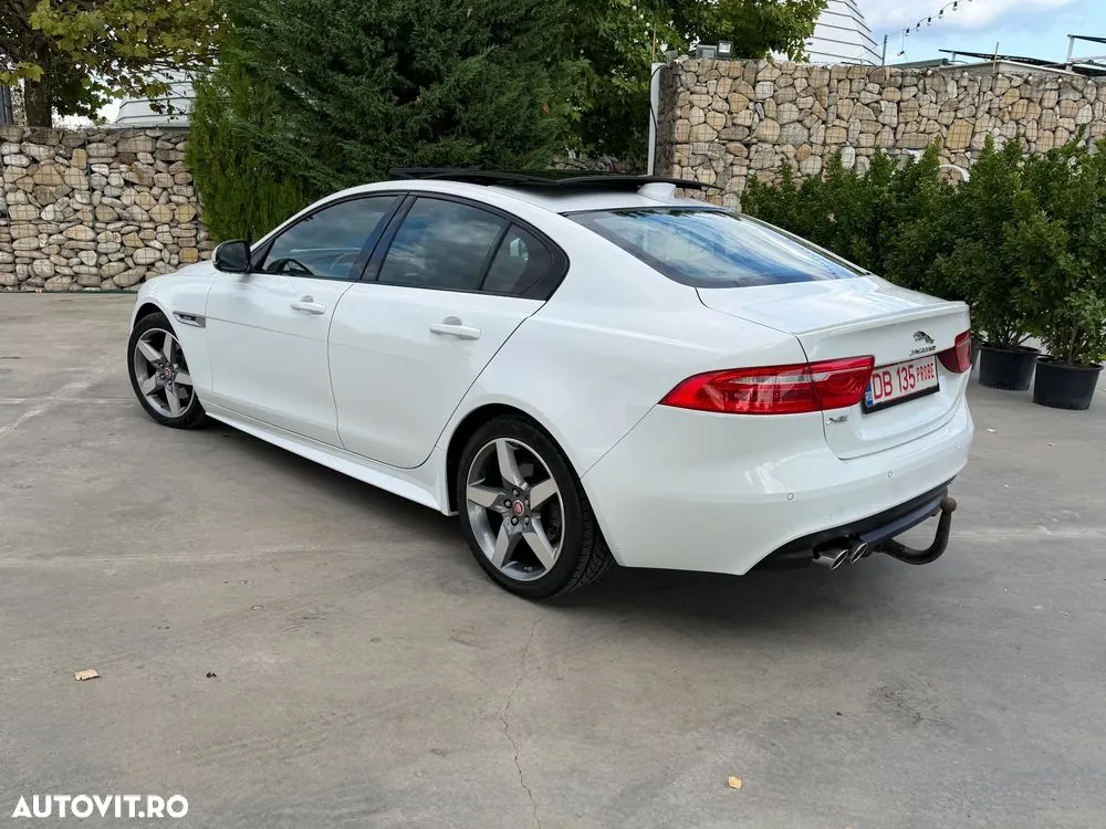 Jaguar Xe 2017 photo 3