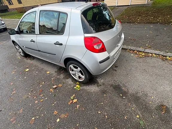 Renault Clio 2007 photo 4