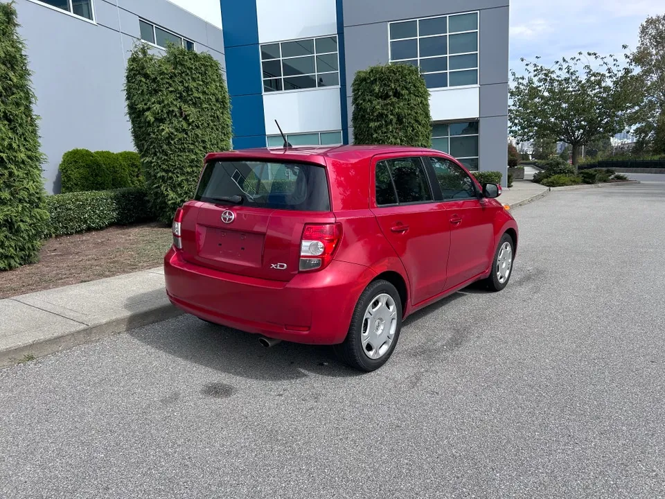 Scion Xd 2010 photo 2