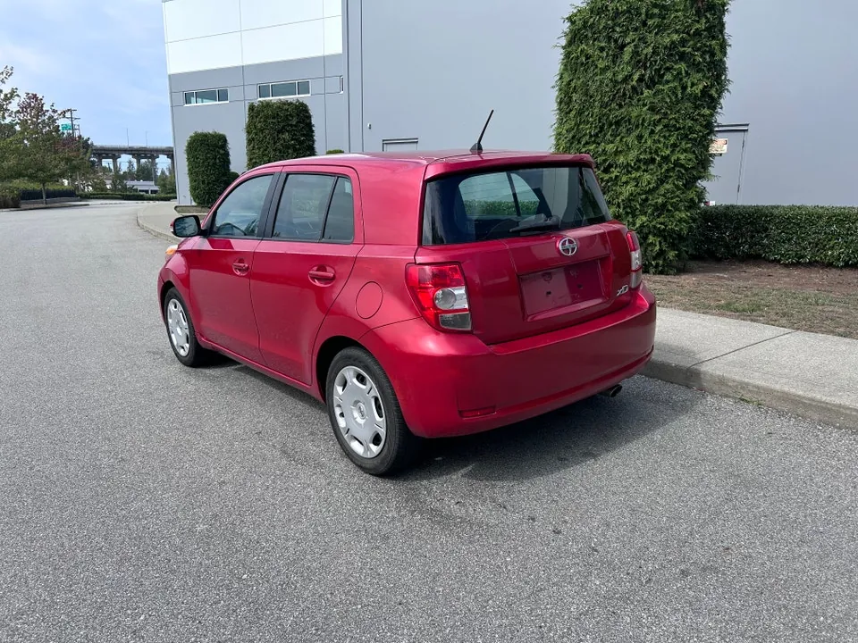 Scion Xd 2010 photo 3