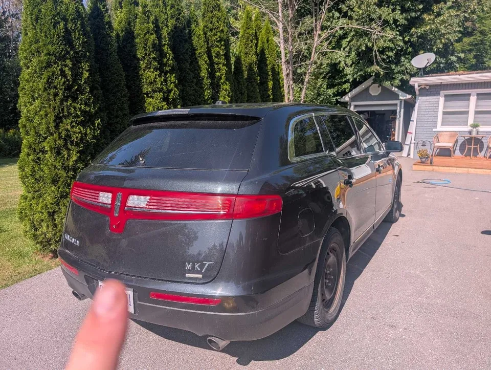 Lincoln Mkt 2014 photo 2