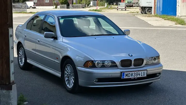 BMW 5 Series 2002 photo 2