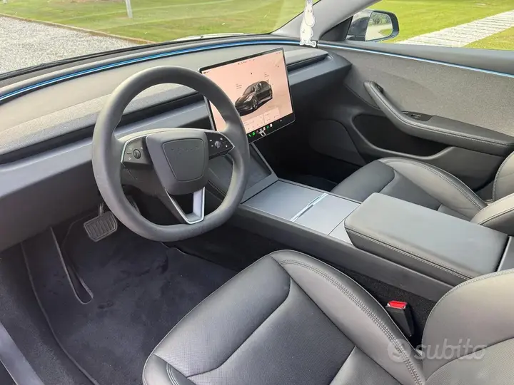 Tesla Model 3 2023 photo 3