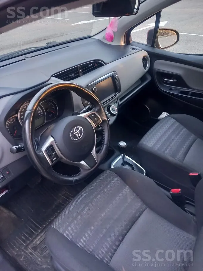 Toyota Yaris 2016 photo 2