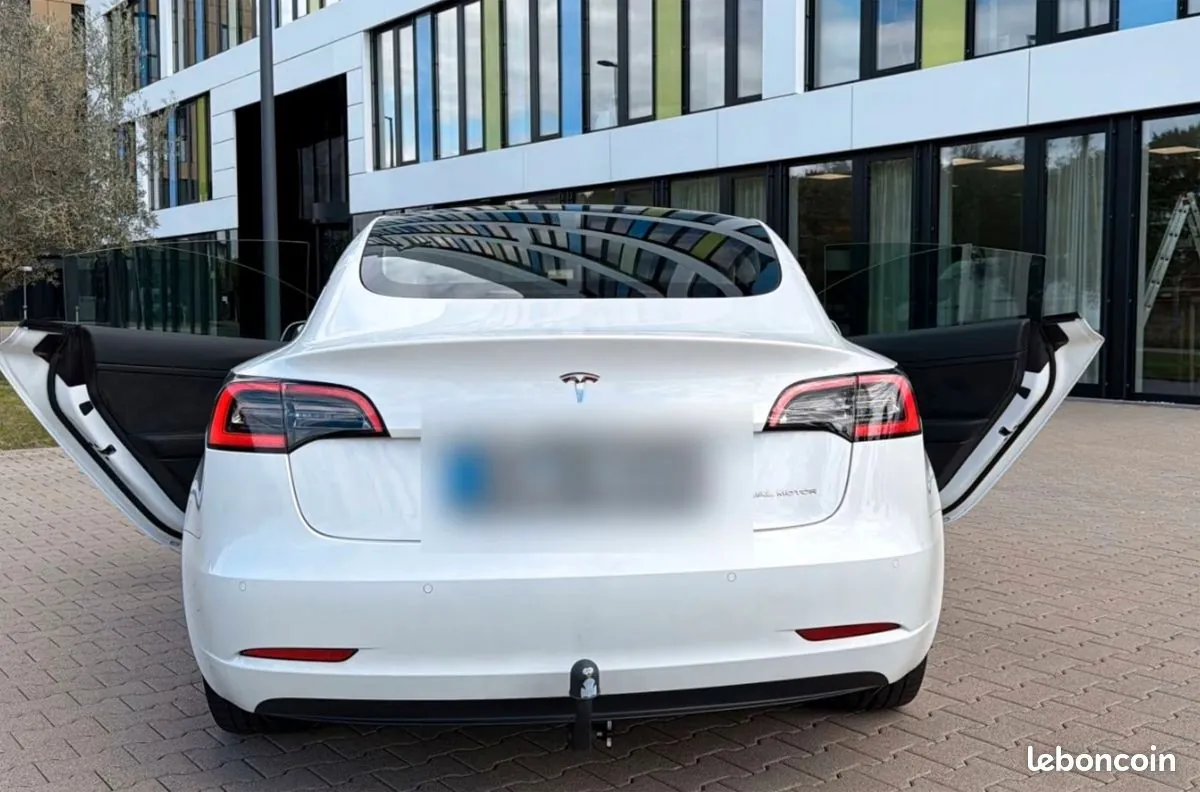 Tesla Model 3 2022 photo 4