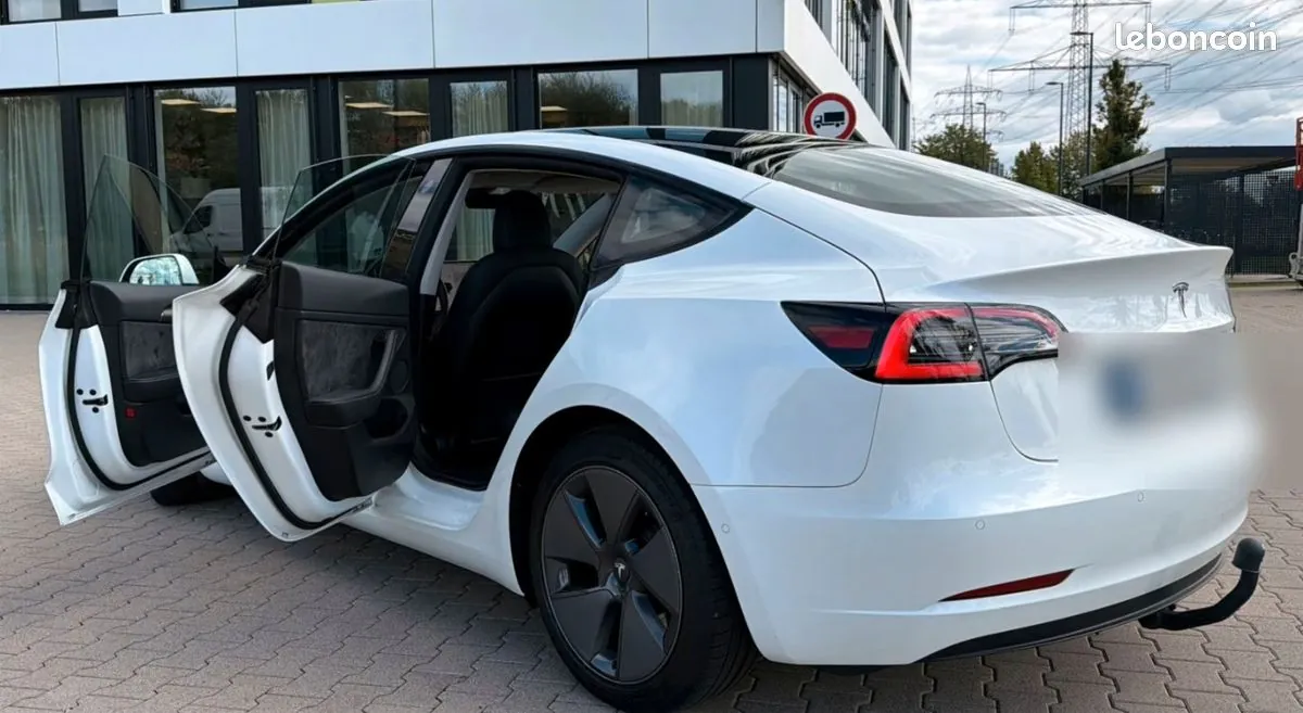 Tesla Model 3 2022 photo 3