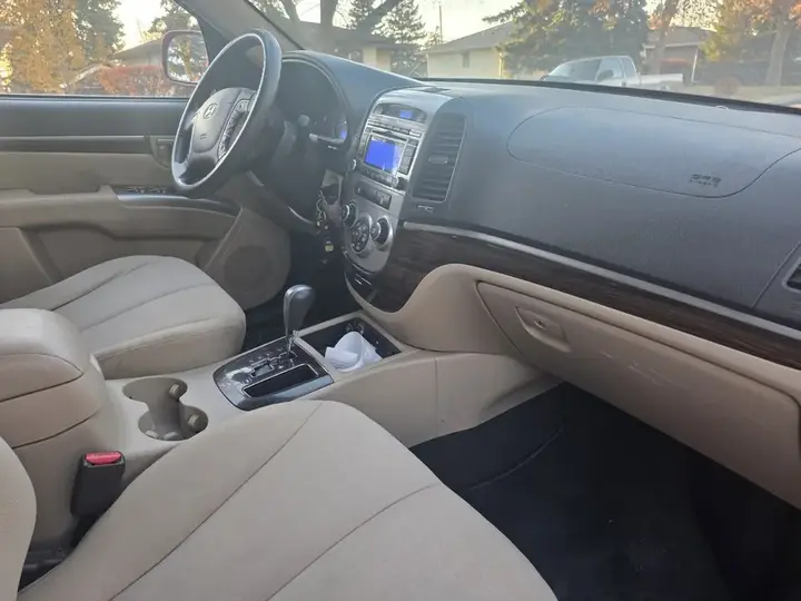 Hyundai Santa Fe 2010 photo 2
