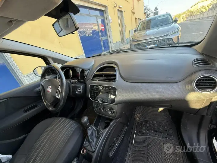 Fiat Punto Evo 2011 photo 2
