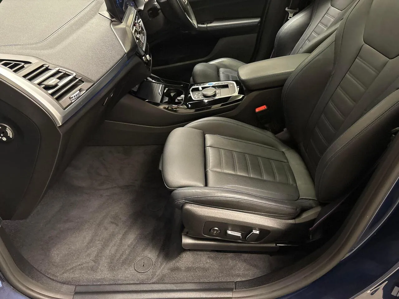 BMW Ix3 2025 photo 4