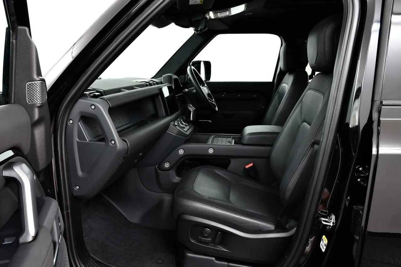 Land Rover Defender 110 2023 photo 2