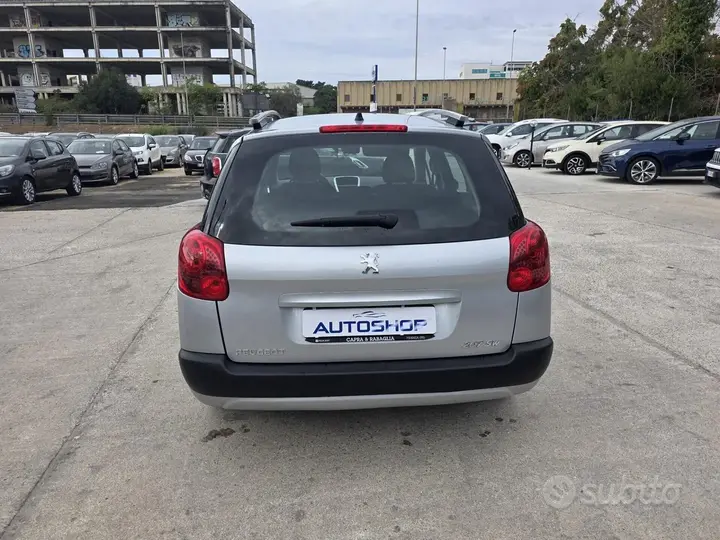 Peugeot 207 2010 photo 3