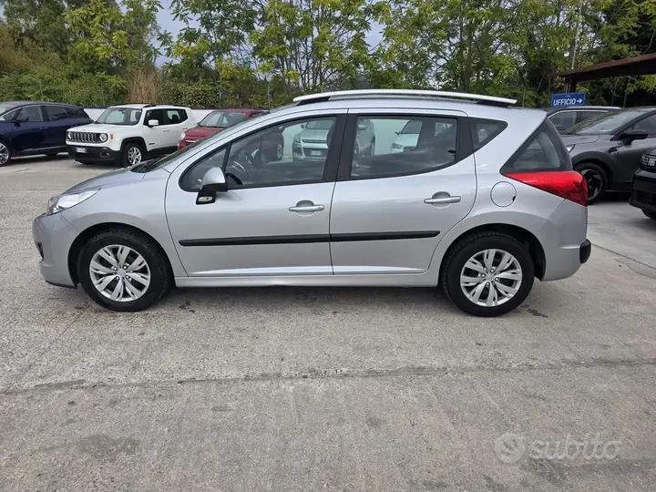 Peugeot 207 2010 photo 5