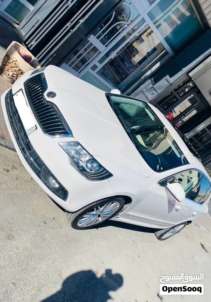 Skoda Superb 2014 photo 2