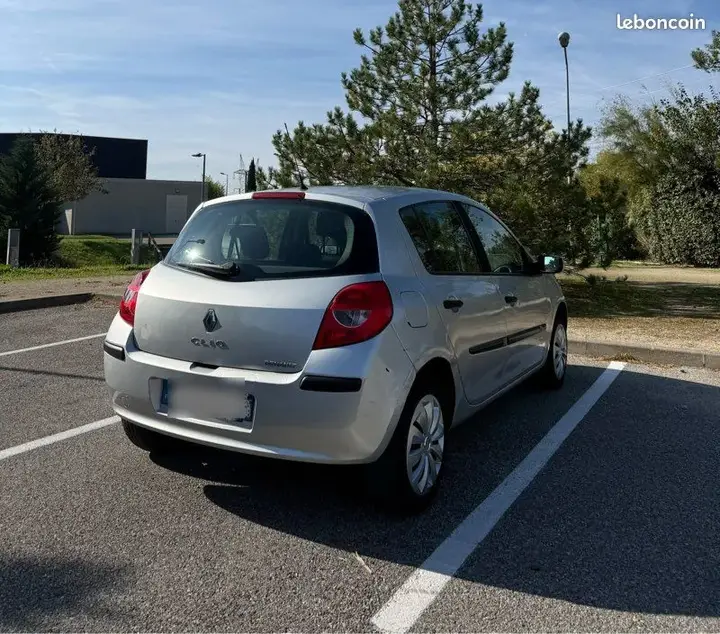Renault Clio 2006 photo 2