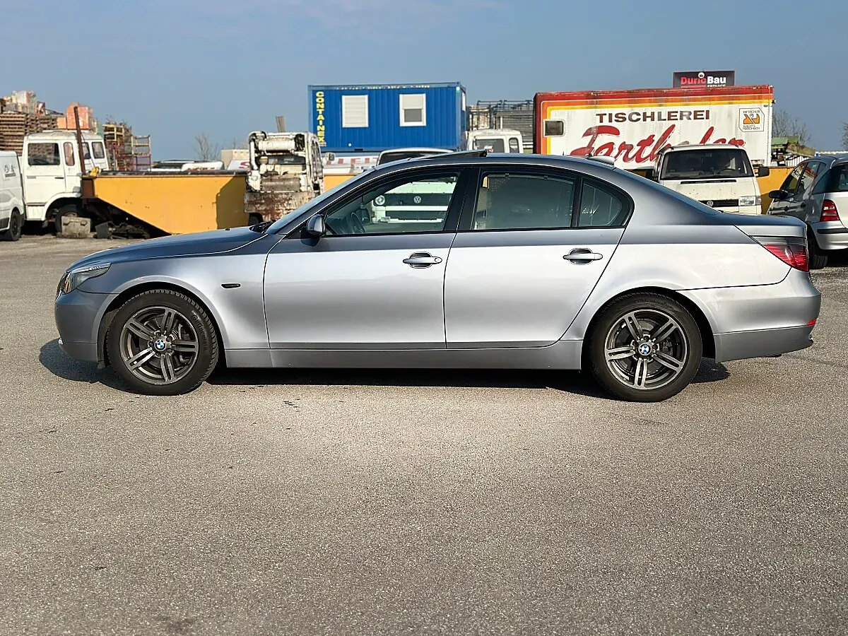 BMW 5 Series 2004 photo 2