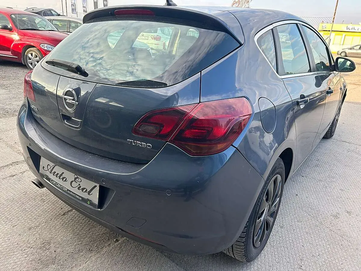 Opel Astra 2010 photo 3