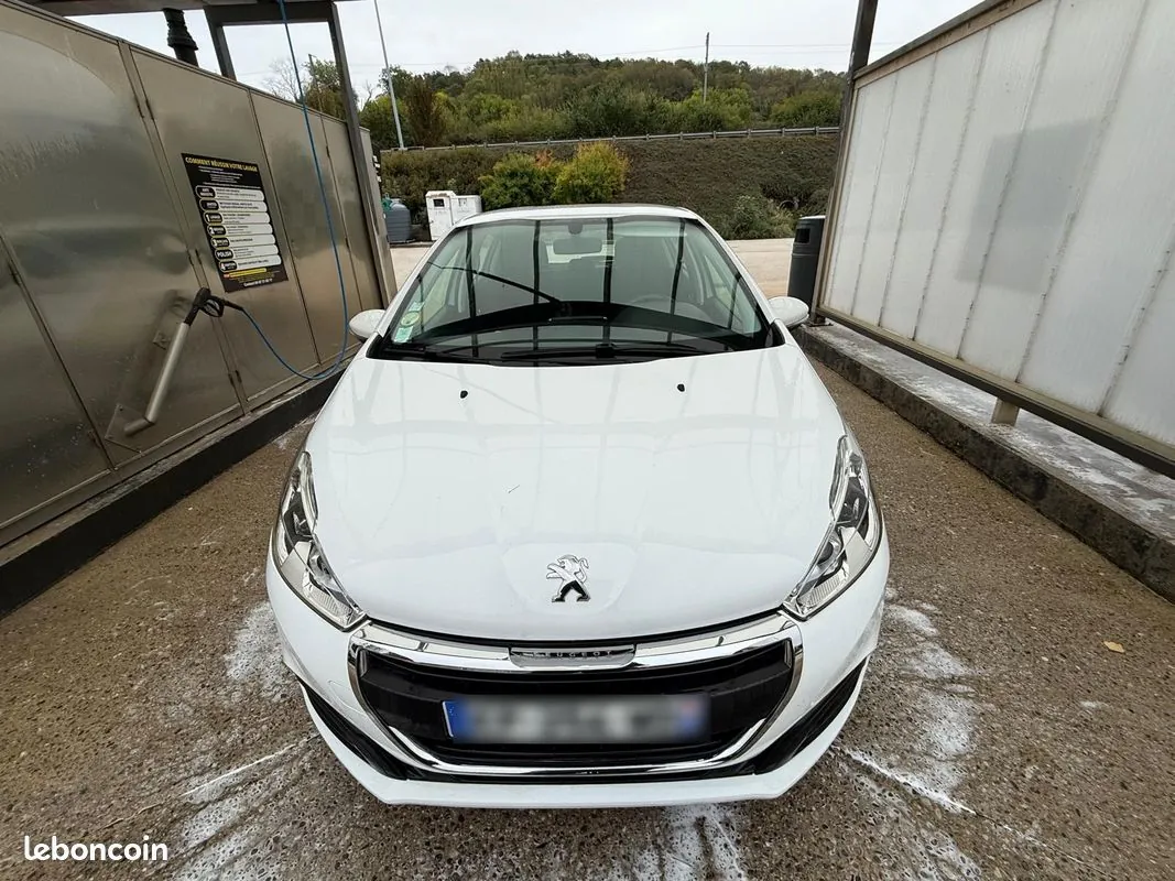 Peugeot 208 2017 photo 3