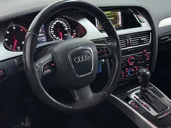 Audi A4 2010 photo 2