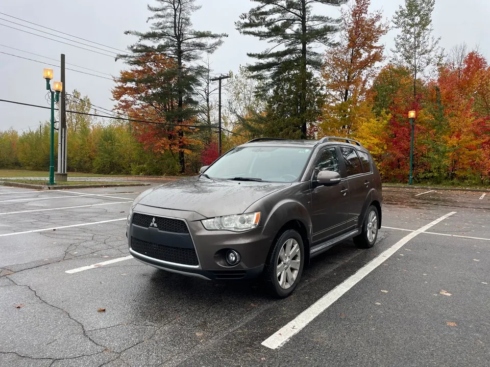 Mitsubishi Outlander 2011 photo 2