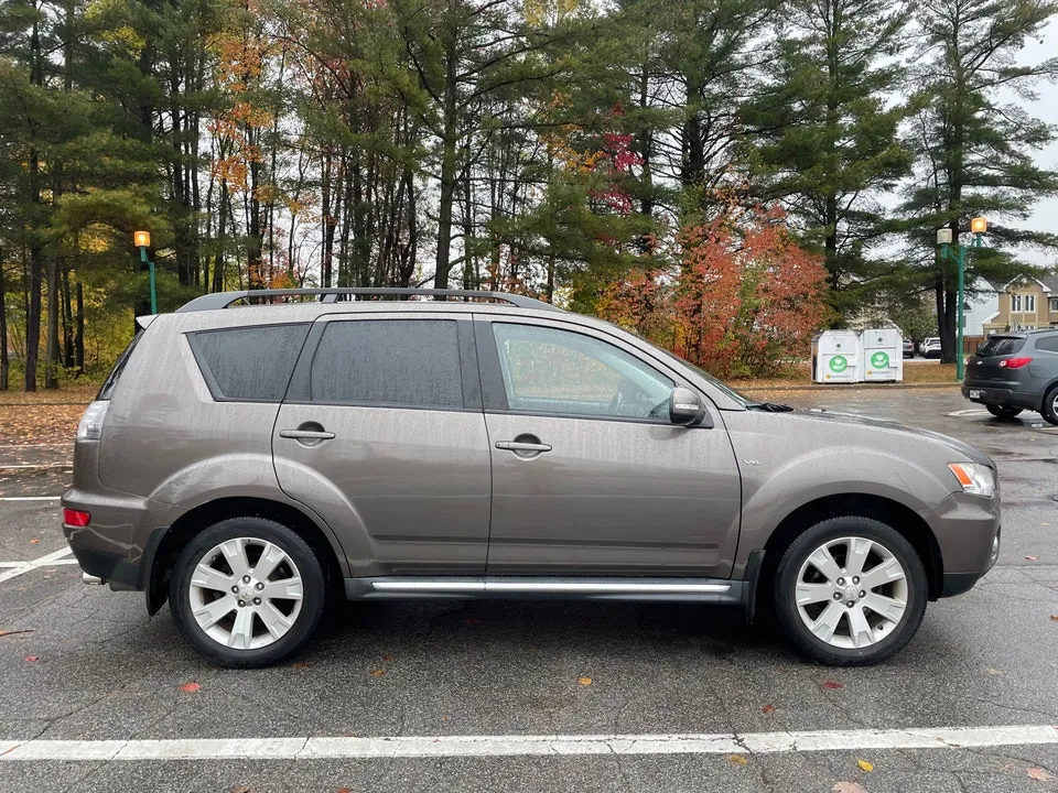 Mitsubishi Outlander 2011 photo 3