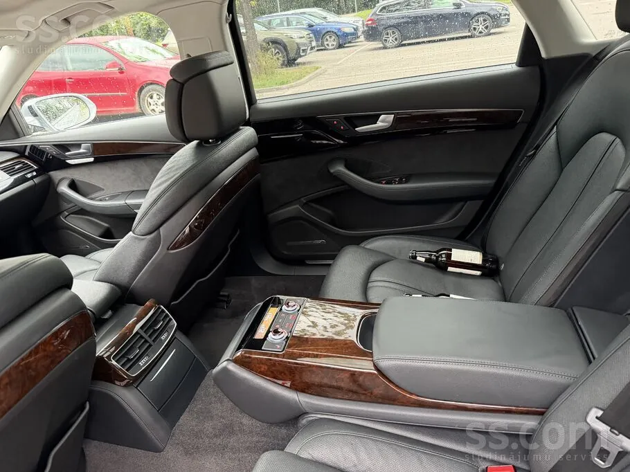 Audi A8 2016 photo 5