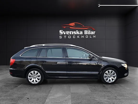 Skoda Superb 2011 photo 3