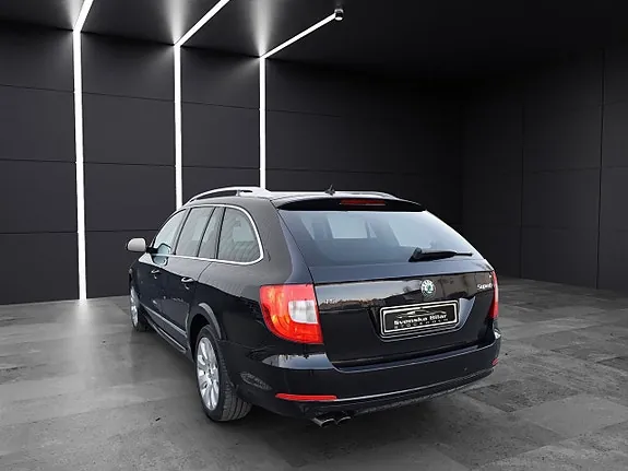 Skoda Superb 2011 photo 4