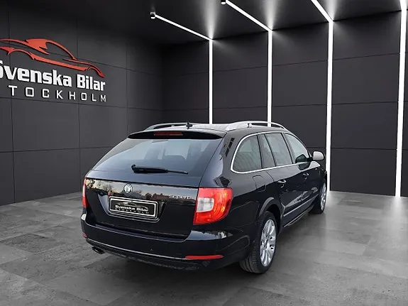 Skoda Superb 2011 photo 5