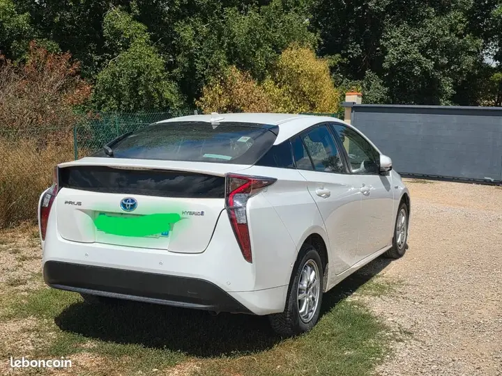 Toyota Prius 2018 photo 2