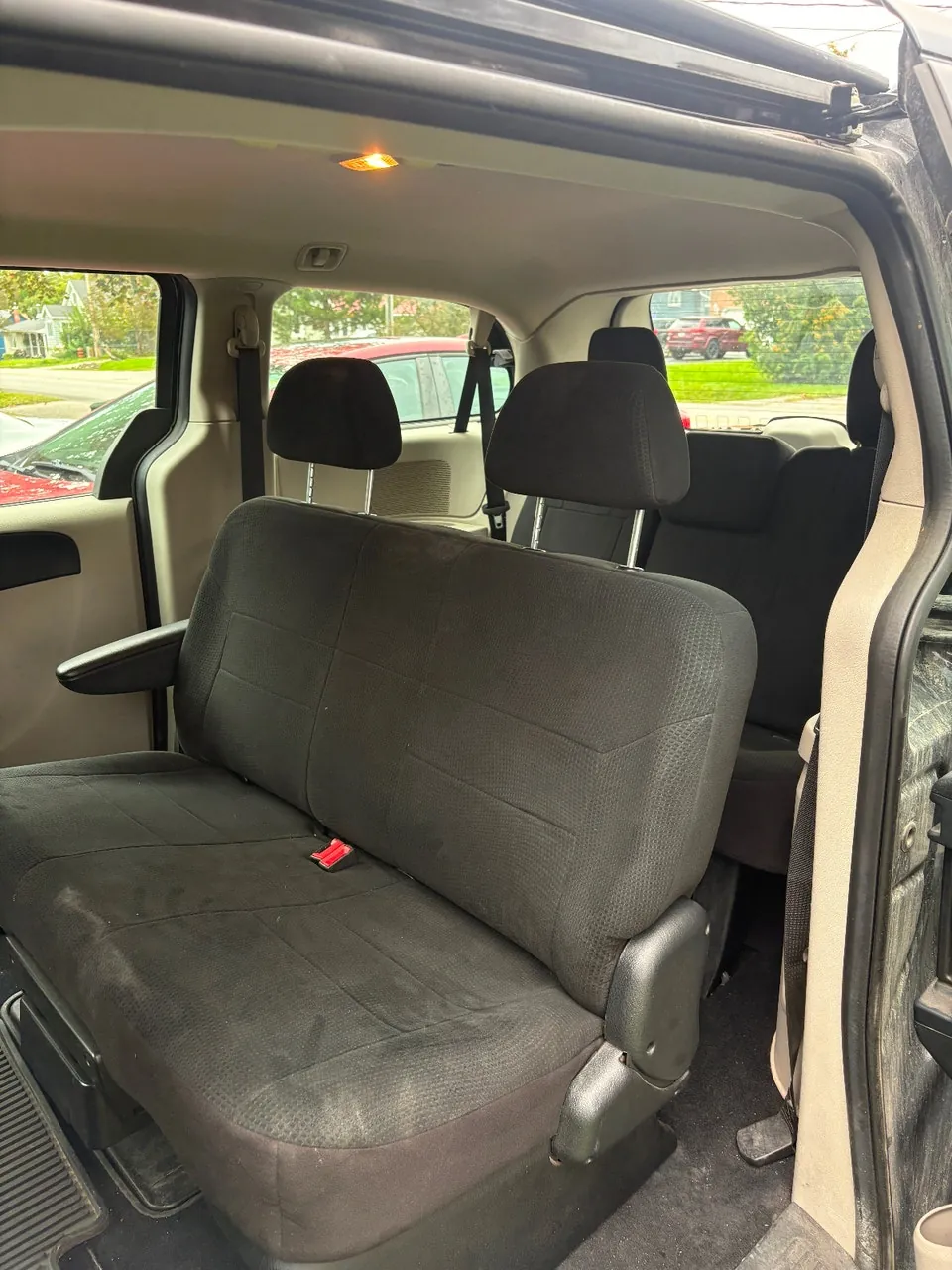 Dodge Grand Caravan 2012 photo 2