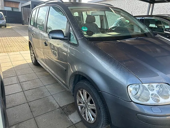Volkswagen Touran 2006 photo 2
